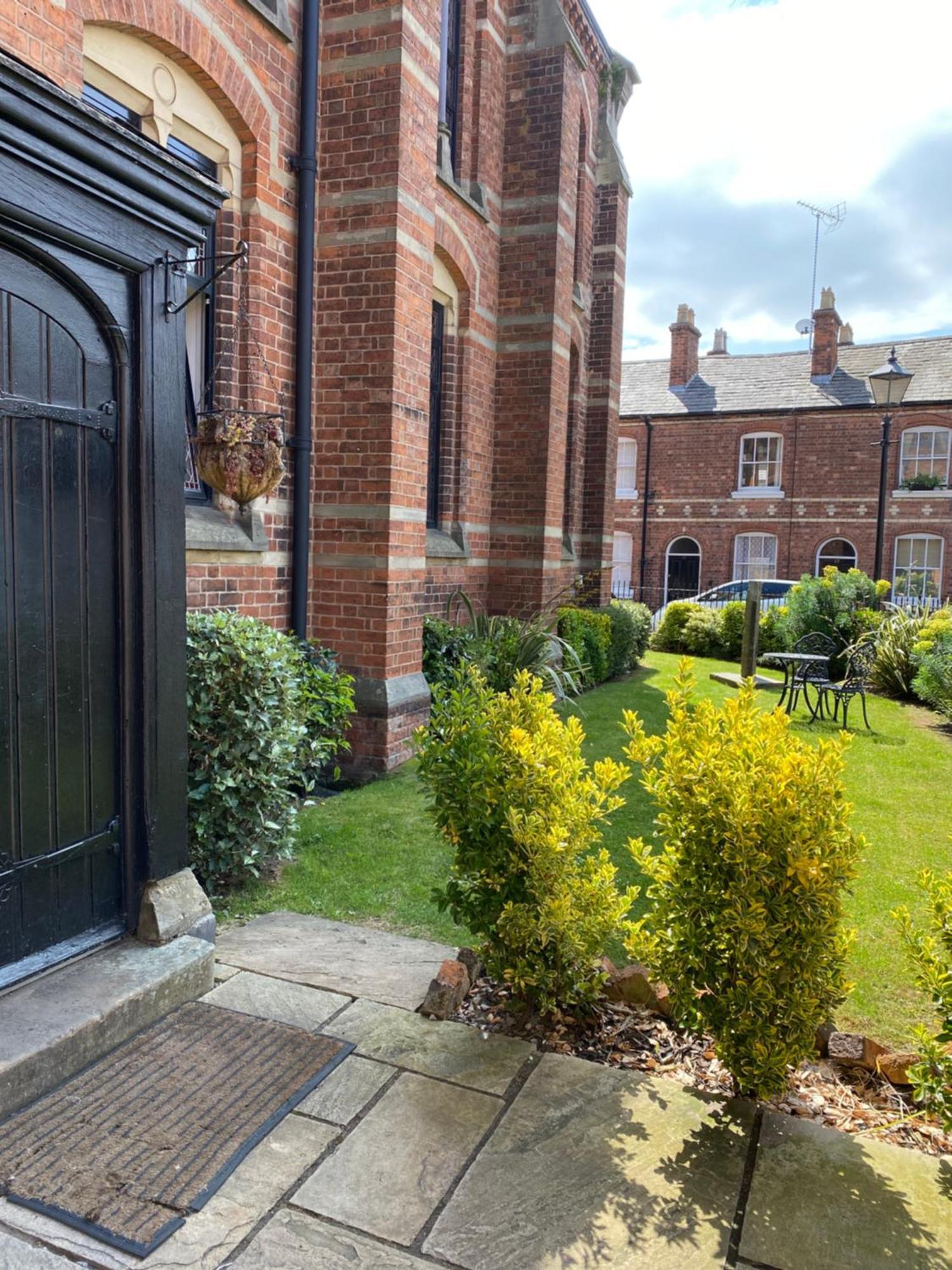 Boutique Chapel Apartment Within City Walls Chester Eksteriør bilde
